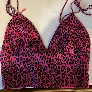 Super down hot pink cheetah crop top!